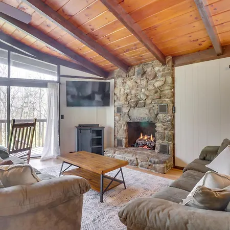 Mcgaheysville Vacation Rental Yard And Fire Pit!